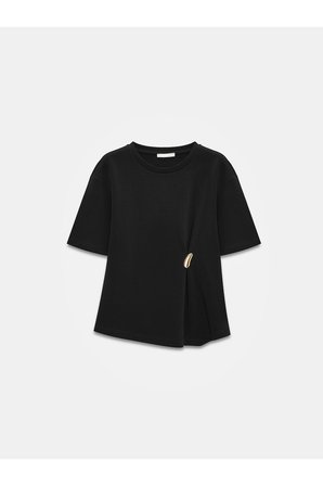 32445 Aksesuar Detaylı Basic T-Shirt