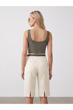 32807 Bra-Free Atlet