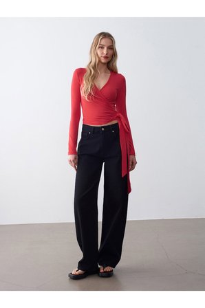 32645 Uzun Kollu Kruvaze Top