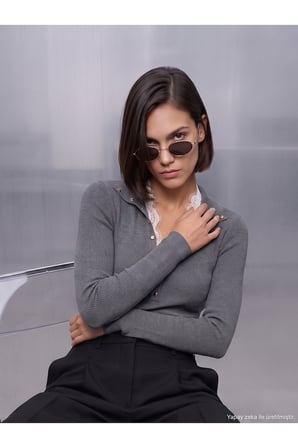 10686 Dik Yaka Çıtçıtlı Triko Kazak