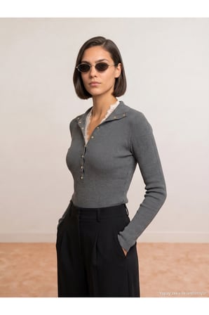 10686 Dik Yaka Çıtçıtlı Triko Kazak