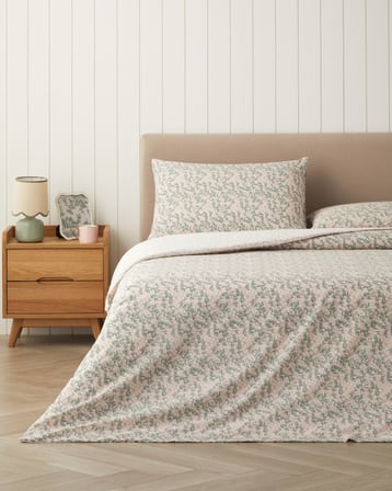 Chirping Bloom Kolay Ütülenir Çift Kişilik Nevresim Seti 200x220 cm Pembe - Yeşil