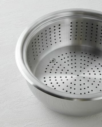 Hecha Paslanmaz Çelik Rendeli – Süzgeçli Saklama Kabı 24 cm Siyah