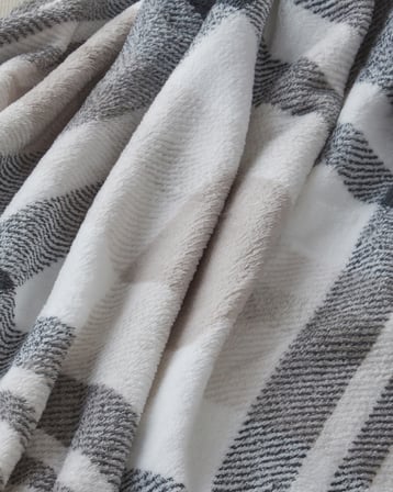 Nora Ekose Baskılı Supersoft Tv Battaniye 120x160 cm Krem-Siyah