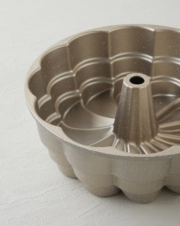 Patisserie Frezya Premium Döküm Kek Kalıbı 26 cm Şampanya