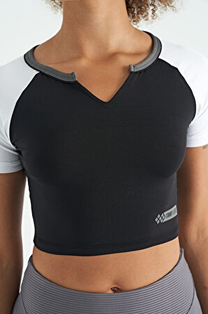Siyah Renk Bloklu Logo Baskılı O Yaka Dar Kalıp Kadın Crop T-Shirt - 97270 | S