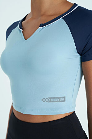 Açık Mavi Renk Bloklu Logo Baskılı O Yaka Dar Kalıp Kadın Crop T-Shirt - 97270 | S