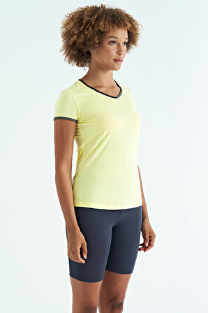 Limon V Yaka Standart Kalıp Kısa Kol Kadın Spor T-Shirt - 97268 | M