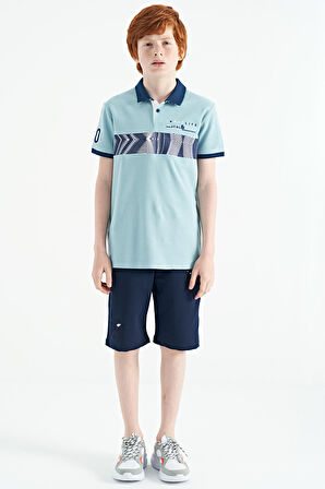 Açık Mavi Şerit Baskı Detaylı Pola Yaka Standart Kalıp Erkek Çocuk T-Shirt - 11162 | 5-6 Yaş
