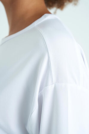 Beyaz O Yaka Baskı Detaylı Oversize Kısa Kol Kadın T-Shirt - 97263 | S