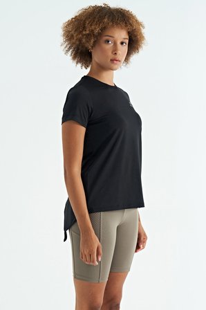 Siyah Sırt Yırtmaç Detaylı O Yaka Kısa Kollu Standart Kalıp Kadın T-Shirt - 97267 | M