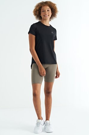 Siyah Sırt Yırtmaç Detaylı O Yaka Kısa Kollu Standart Kalıp Kadın T-Shirt - 97267 | M