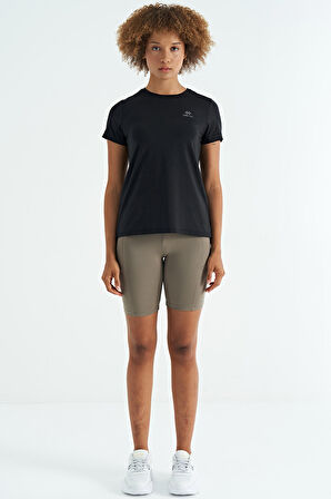 Siyah Sırt Yırtmaç Detaylı O Yaka Kısa Kollu Standart Kalıp Kadın T-Shirt - 97267 | S