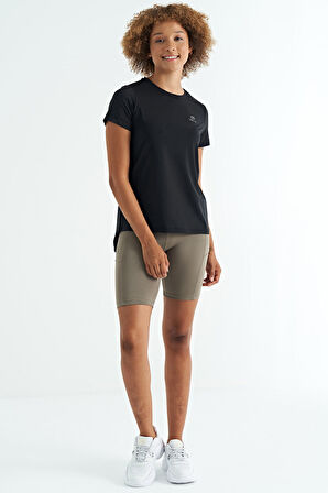 Siyah Sırt Yırtmaç Detaylı O Yaka Kısa Kollu Standart Kalıp Kadın T-Shirt - 97267 | S