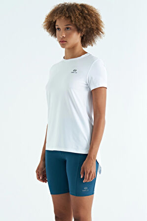 Beyaz Sırt Yırtmaç Detaylı O Yaka Kısa Kollu Standart Kalıp Kadın T-Shirt - 97267 | L