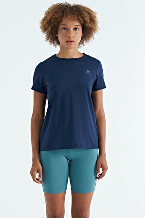 İndigo Sırt Yırtmaç Detaylı O Yaka Kısa Kollu Standart Kalıp Kadın T-Shirt - 97267