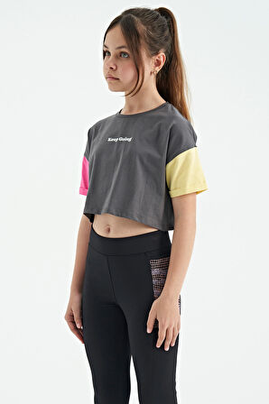 Koyu Gri Yazı Baskılı O Yaka Düşük Omuzlu Oversize Kız Çocuk T-Shirt - 75130 | 14-15 Yaş