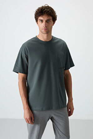 Haki Pamuklu Kalın Yüzeyi Dokulu Oversize Fit  Baskılı Erkek T-Shirt - 88370 | S