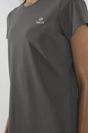 Tommy Life Basic Kısa Kol Standart Kalıp O Yaka Kadın T-Shirt Koyu Gri 97144