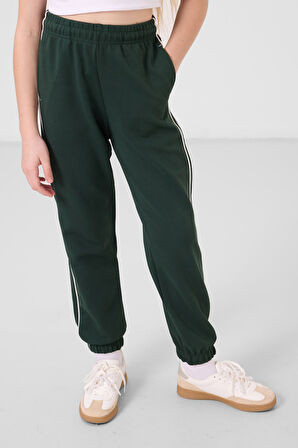 Ekru-Çam Yeşil O Yaka Baskılı Lastik Paçalı Standart Fit Kız Çocuk Eşofman Takım - 75186