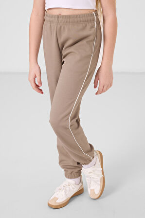 Ekru-Koyu Bej O Yaka Baskılı Lastik Paçalı Standart Fit Kız Çocuk Eşofman Takım - 75186