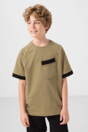 Koyu Bej Pamuklu Yumuşak Dokulu Oversize Cep Detaylı Erkek Çocuk T-Shirt - 11295