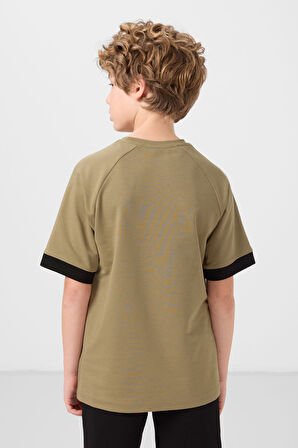 Koyu Bej Pamuklu Yumuşak Dokulu Oversize Cep Detaylı Erkek Çocuk T-Shirt - 11295