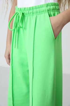 Neon Yeşil Cepli Ön Dikiş Detaylı Geniş Paça Kız Çocuk Eşofman Altı -75144