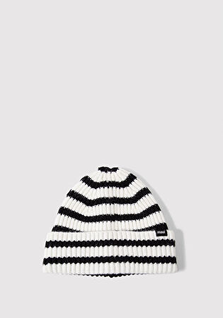 Çizgili Beyaz Bere 1912804-620