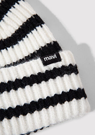 Çizgili Beyaz Bere 1912804-620