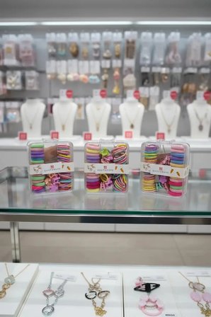 Kutulu Çoklu Karma Lastik Ve Klips Toka Seti – Şeffaf Kutulu Saç Aksesuarı