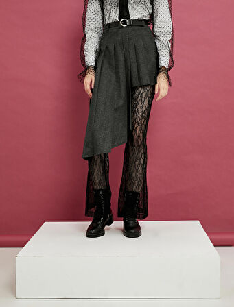 Pileli Asimetrik Kesim Mini Etek Kemer Detaylı