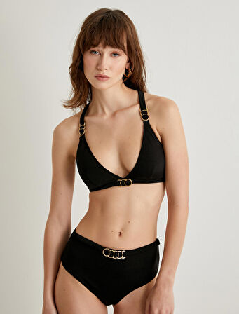 Üçgen Bikini Üstü Metal Aksesuar Detaylı Kaplı