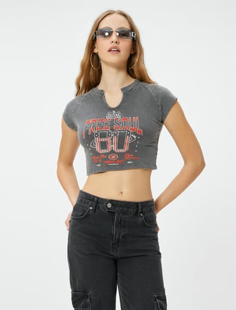Crop Baskılı Tişört Soluk Efektli V Yaka Kısa Kollu Pamuklu Slim Fit