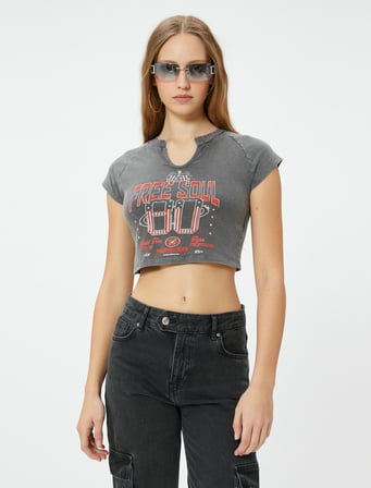 Crop Baskılı Tişört Soluk Efektli V Yaka Kısa Kollu Pamuklu Slim Fit