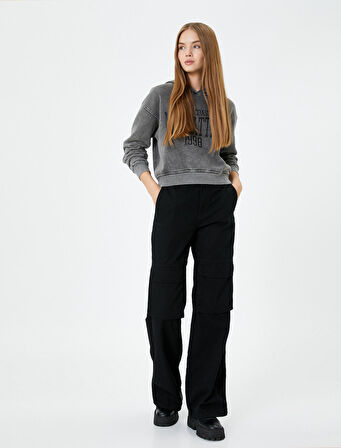 Soluk Efektli Kapşonlu Crop Sweatshirt Kolej Temalı Baskılı