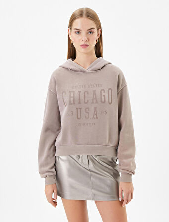 Kapşonlu Crop Kolej Sweatshirt Soluk Efektli Baskılı Pamuklu