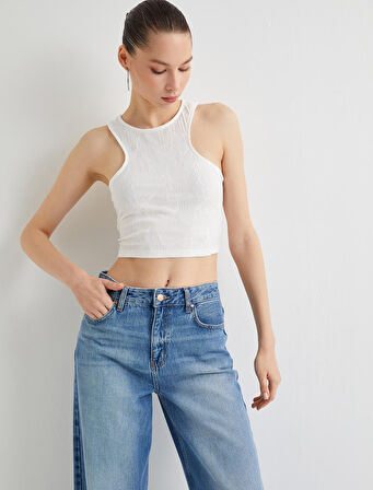 Asimetrik Crop Üst Dokulu Slim Fit Yuvarlak Yaka