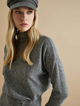 Şahika Ercümen X Koton - Dik Yaka Uzun Kollu Tişört