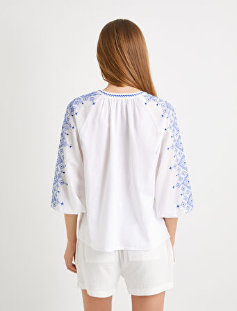 Etnik Nakışlı Bluz Yakası Püskül Detaylı