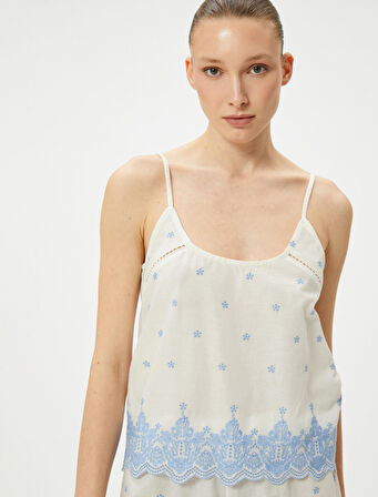 Askılı Pijama Üstü Çiçek İşlemeli U Yaka