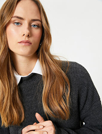 Örgü Kazak Yarım Balıkçı Yaka Çiçek Nakışlı - El Emeği Koleksiyonu