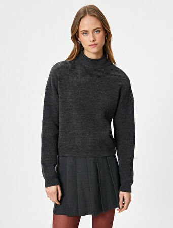 Örgü Kazak Yarım Balıkçı Yaka Çiçek Nakışlı - El Emeği Koleksiyonu