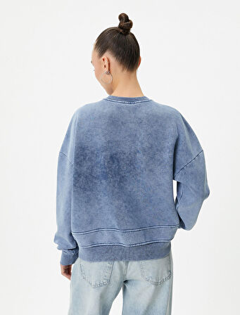 Sweatshirt Uzun Kollu Bisiklet Yaka Nervür Detaylı Rahat Kalıp