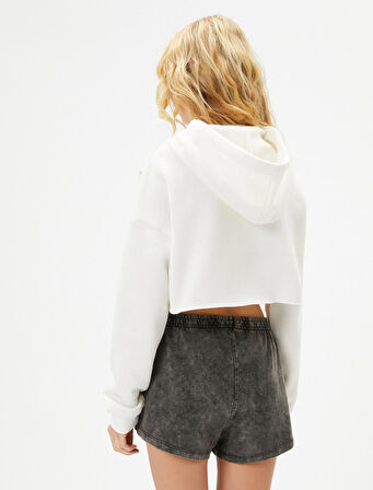 Crop Kapşonlu Sweatshirt Slim Fit Asimetrik Kesim Baskılı