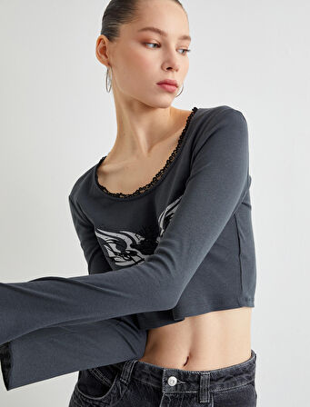 Crop Tişört Uzun Kollu Baskılı Yuvarlak Yaka Dantel Detaylı Pamuklu