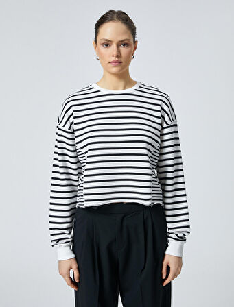 Bisiklet Yaka Sweatshirt Beli Eskitme Detaylı