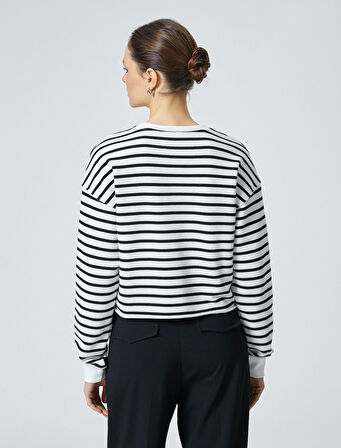 Bisiklet Yaka Sweatshirt Beli Eskitme Detaylı