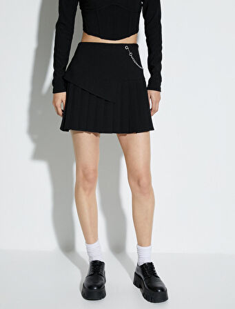 Pileli Mini Etek Zincir Detaylı Normal Bel