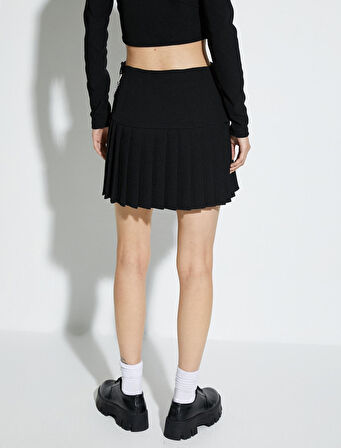 Pileli Mini Etek Zincir Detaylı Normal Bel